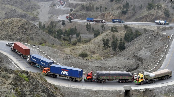 Пакистан и Узбекистан впервые совершили перевозку грузов через Афганистан